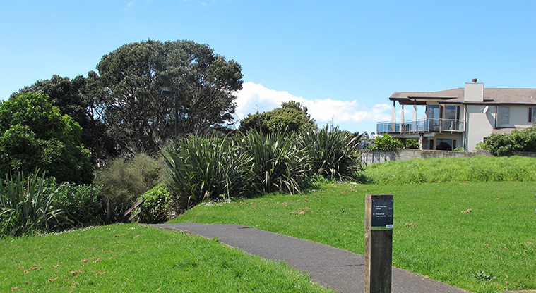 Half Moon Bay to Wakaaranga Creek Path – Top of stairs from Ara Tai.