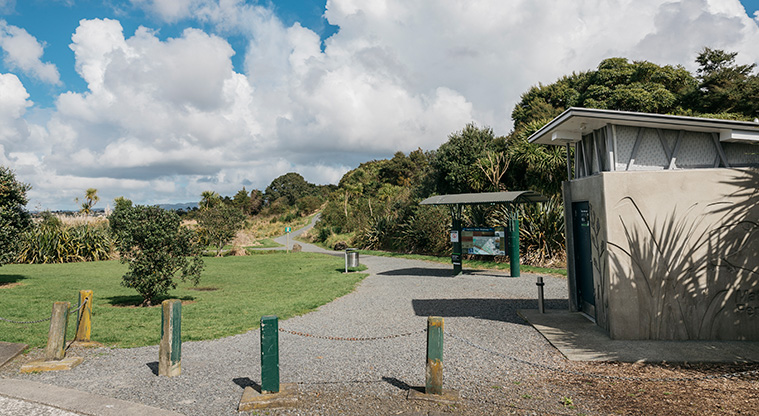 Harbourview - Orangihina Path - Start of the path at the north end of Harbourview - Orangihina Park.