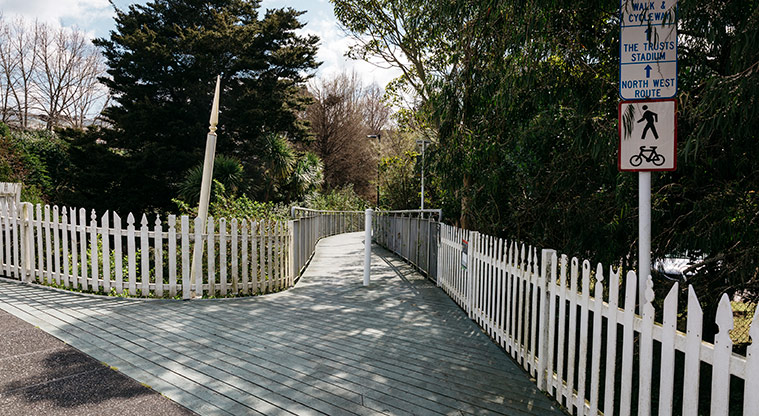 Henderson Creek Path - Access to Great North Road crossing.