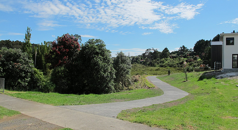 Heron Park Path - Access from Holly Street.