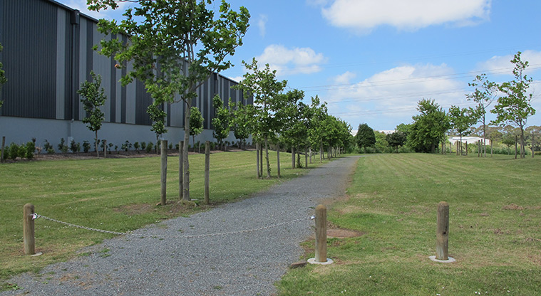 Highbrook South Path - Path start off Pukekiwiriki Place.