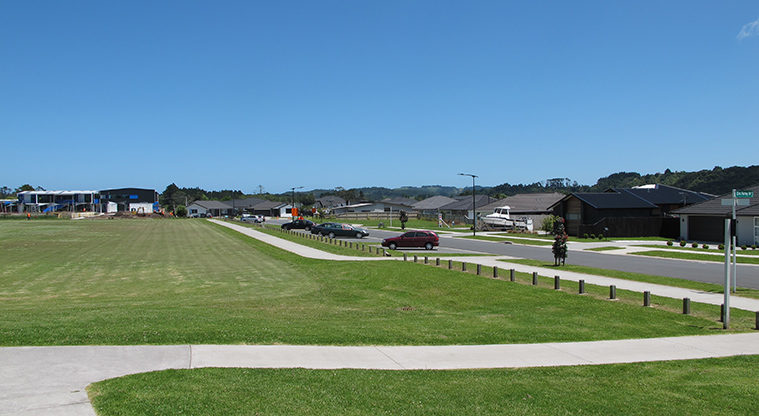 Huapai Reserve Path - Car parking off Van Rixel Drive
