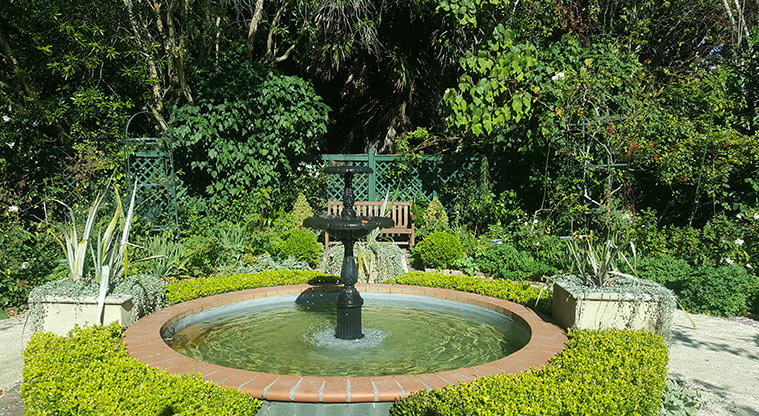 Te Ara o Taurarua / Judges Bay Path - The fountain featured as part of the Nancy Steen Garden.