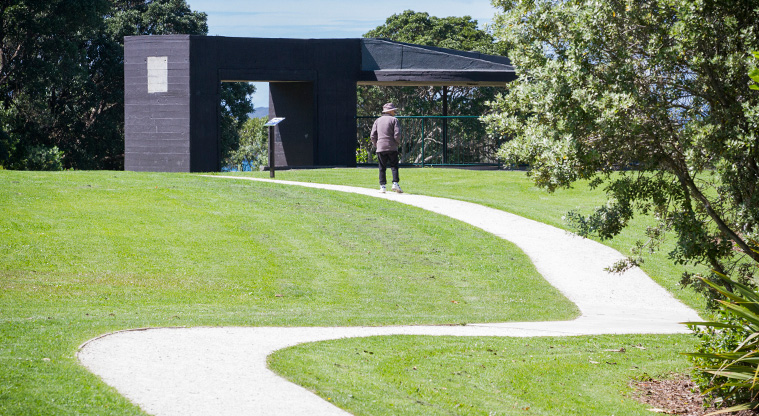 Kennedy Park to Castor Bay Path - start of the path from Kennedy Park