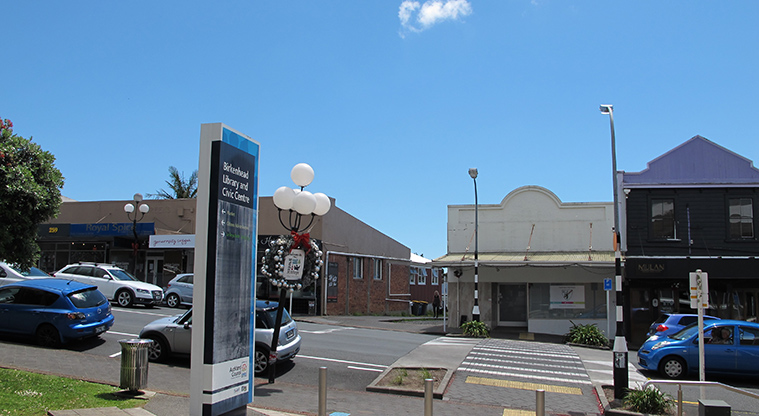 Le Roys Bush Path - Pedestrian crossing with link to the Birkenhead Library.