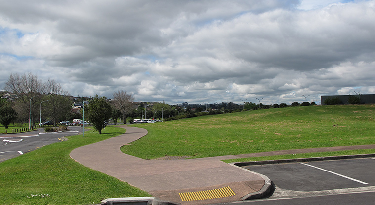 Lloyd Elsmore Path - Path start.