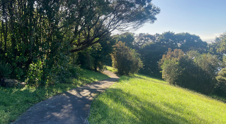 Luckens Coastal Path - Uphill section of path next to coast.