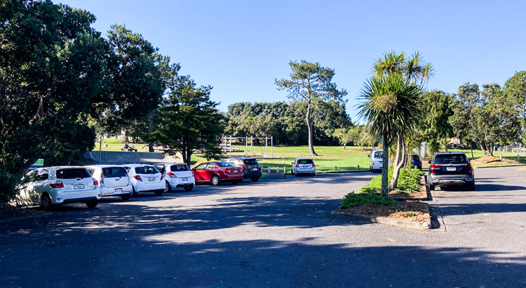 Luckens Reserve Path - Path starts at the car park along Luckens Road.