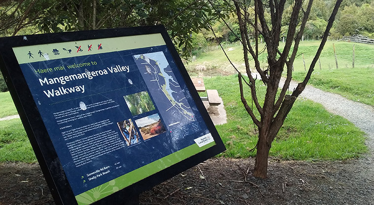 Mangemangeroa Kōwhai Path - Interpretative signage at the path start.