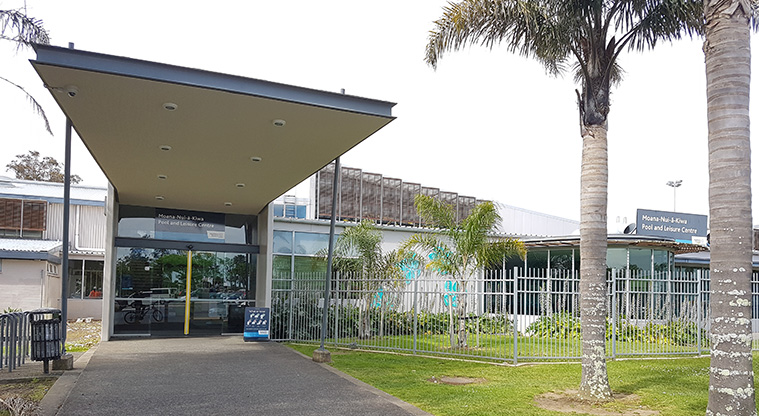 Mangere Centre Path - Start of the path neat the entry to Moana-Nui-a-Kiwa Pool and Leisure Centre. Photo credit: John Cook.