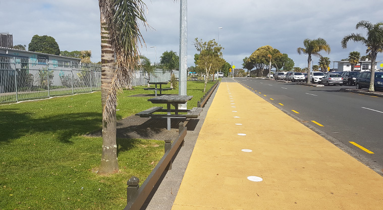 Mangere Centre Path - Path alongside Managere Centre car park. Photo credit: John Cook.
