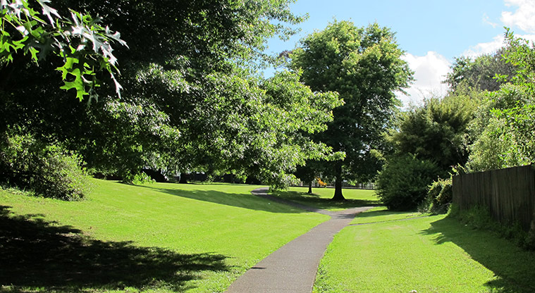 Manutewhau Path - Path running through St Margarets Park