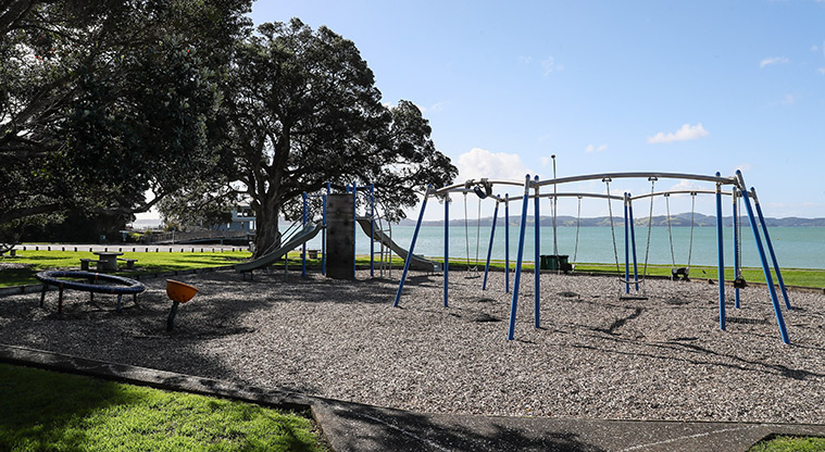 Maraetai Beach Path - Swings right by the beach