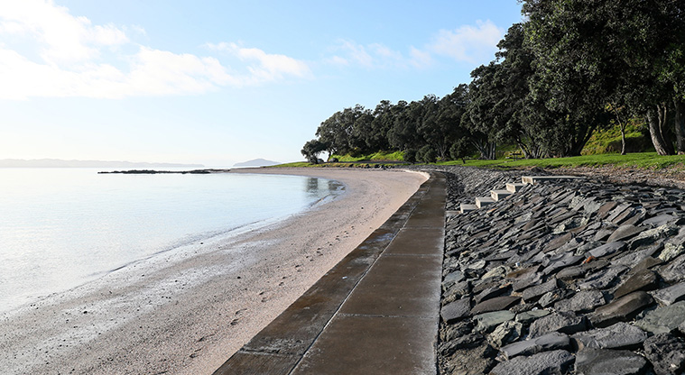 Maraetai Beach Path - Some narrow areas of beach next to the road