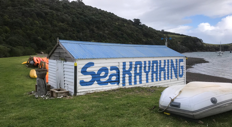 Matiatia to Oneroa Forest Path - At the boatshed, turn left across the grass towards the Harbourmasters building.
