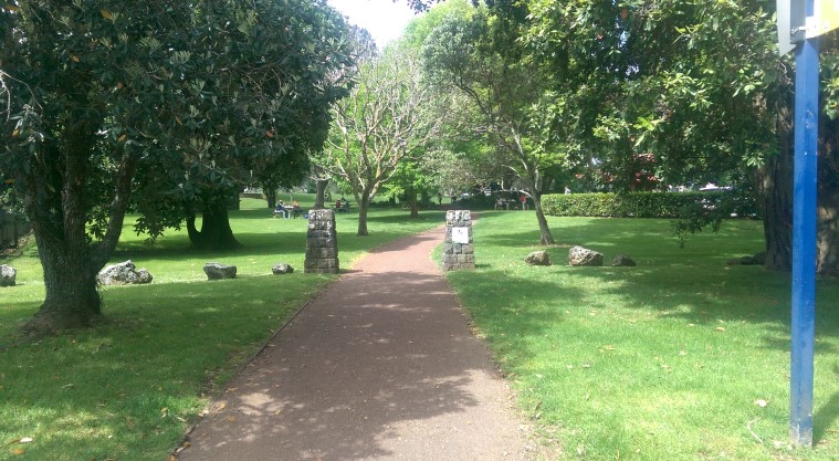 Maungakiekie / One Tree Hill Path - Start of the path at the Manukau Road entry point.