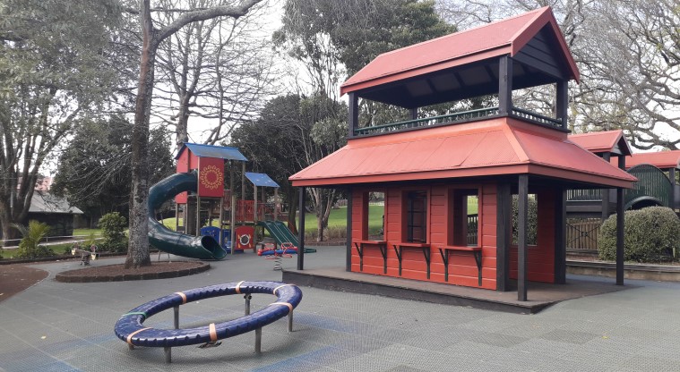 Maungakiekie / One Tree Hill Path - Playground at the start of the path.