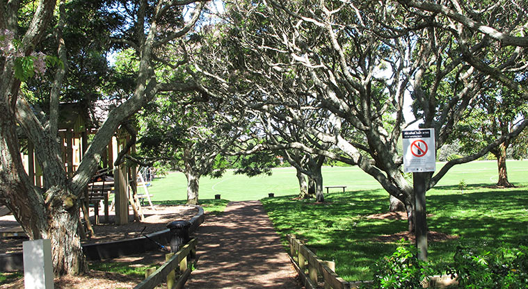 Melville Park Path - St Andrews Road entrance.