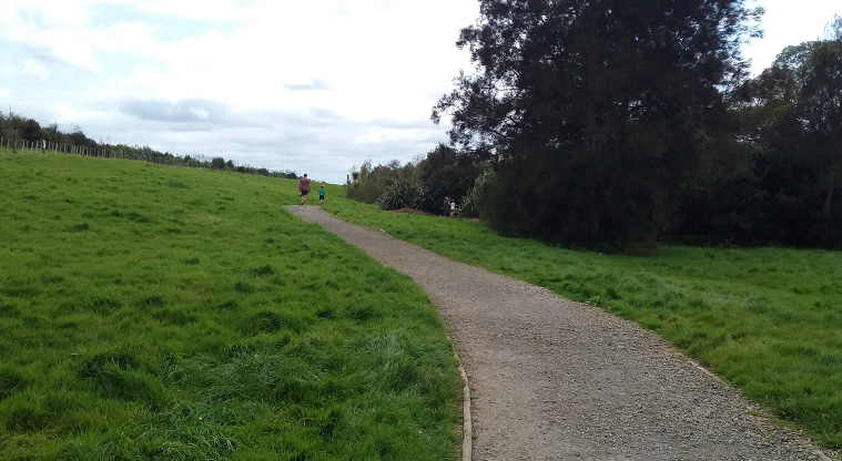 Meola Reef Path - A typical section of the gravel path.