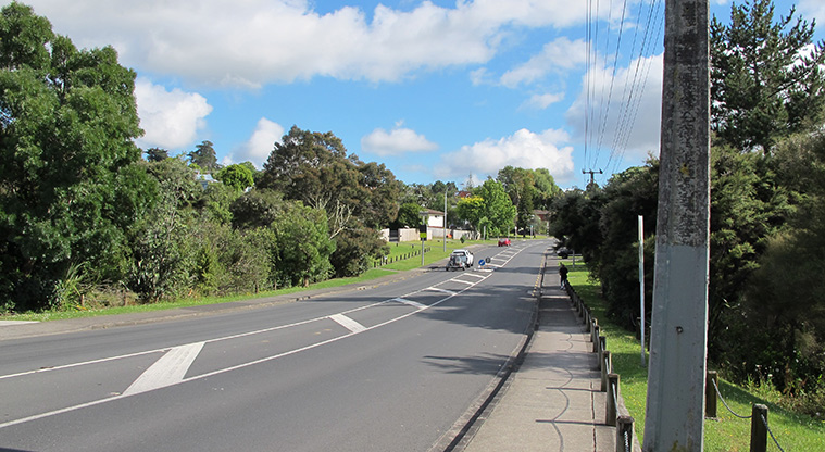 Moire Park Path - Follow footpath on Moire Road, There is no need to cross the road.