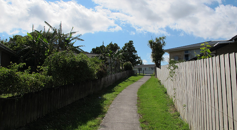 Moire Park Path - Path leading to West Harbour Drive (turn left at end).
