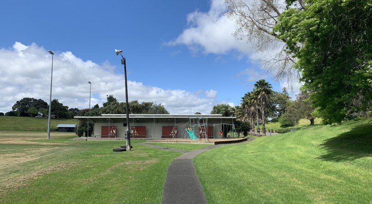 Ōtāhuhu / Mt Richmond Path - Path heading towards playground and public toilets at Ben Henham Park.