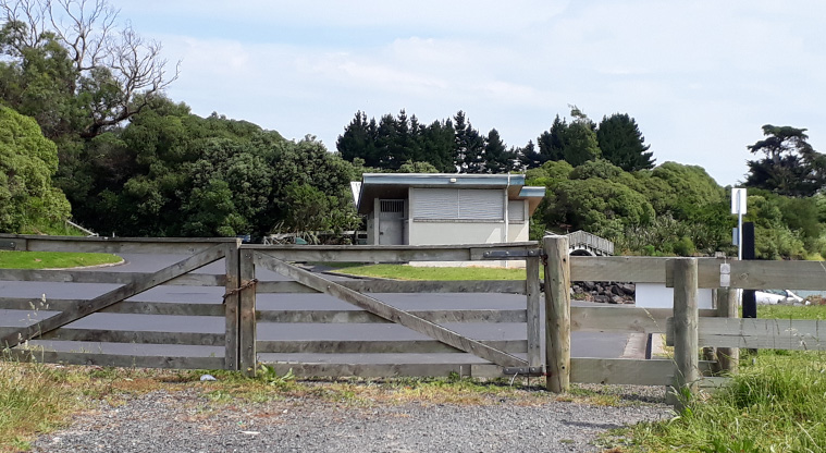 Māngere Foreshore Path - The end of the path at Ōtuataua Stonefields Reserve.