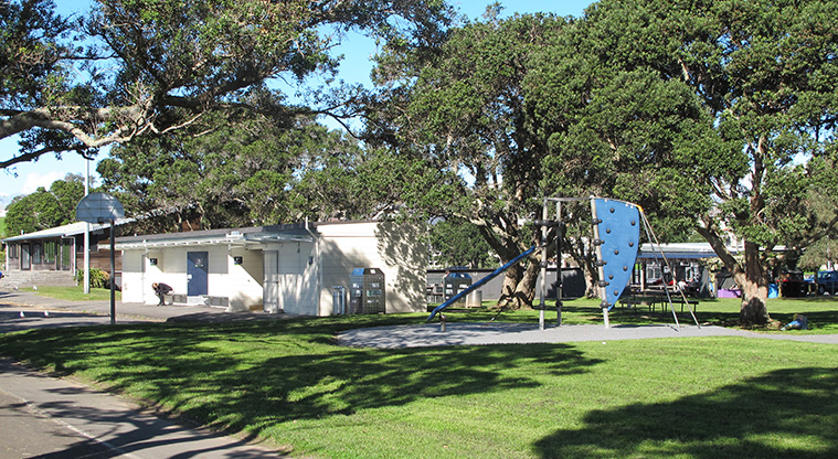 Narrow Neck to Devonport Path - The playground, changing rooms and public toilets at Narrow Neck Beach.