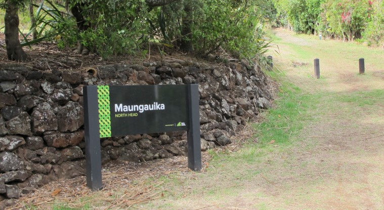 Maungaukia / North Head Path – Entrance to Maungaukia / North Head.