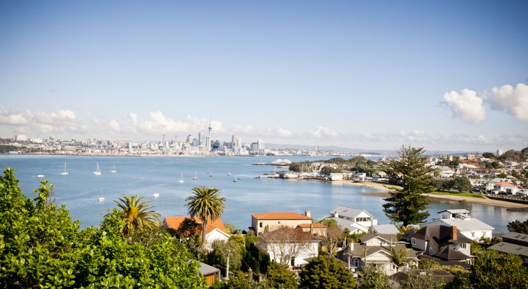 Maungaukia / North Head Path – Panoramic views over the city skyline.