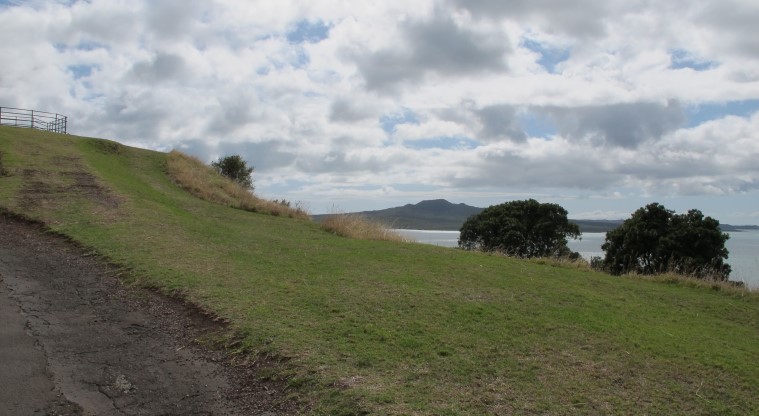 Maungaukia / North Head Path – Northern views to Rangitoto Island.