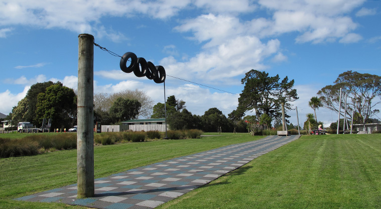 Oakley Creek Path – The flying fox at Heron Park.