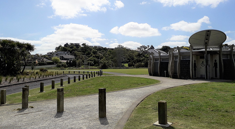 Onepoto Path - Path start near car park.