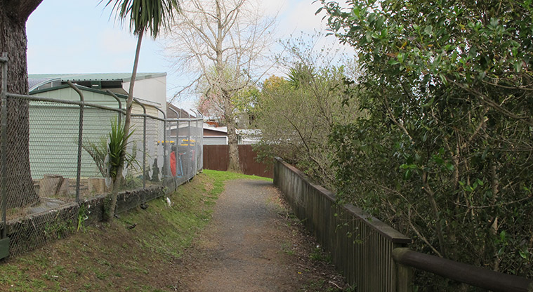 Opanuku Path - Start of path connecting to Opanuku Reserve.