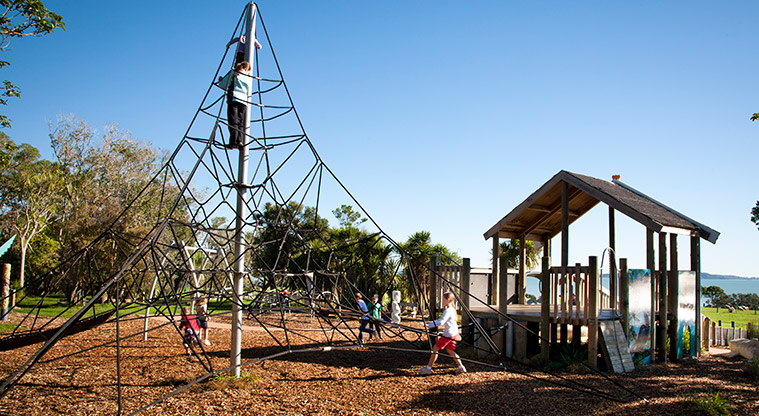 Ōmana Lookout Path - Children can enjoy themselves in the playground.