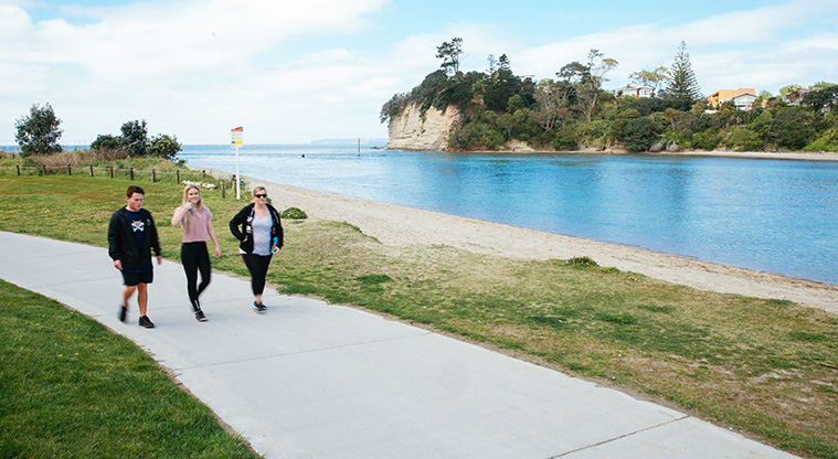 Ōrewa Beachfront Path - Wide, flat paved path at the southern end of the beach.