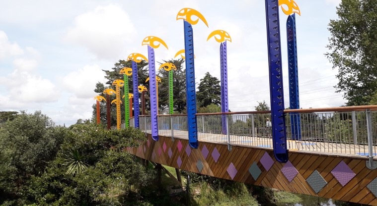 Ōtara Path - Bridge across Ōtara Creek.