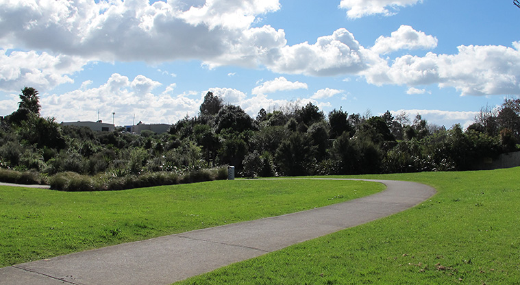 Pakuranga Creek Path - The start of the path from West Fairway.