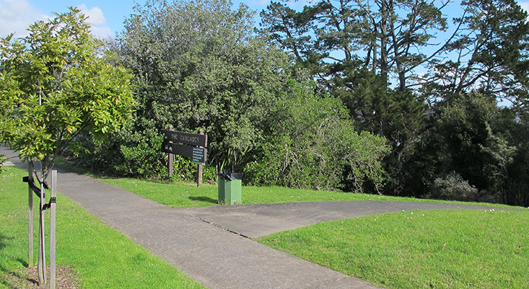 Pakuranga Creek Path - The path access point at Aviemore Drive.