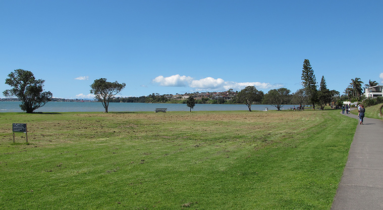 Pakuranga Rotary Path - Open picnic areas.