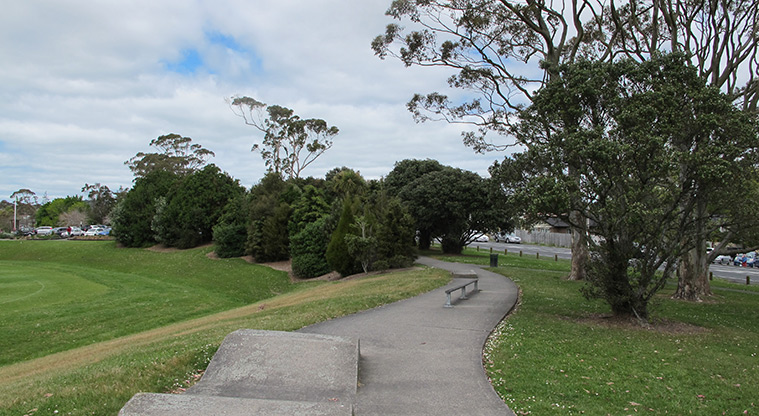 Parrs Park Path - Small bike pump area.