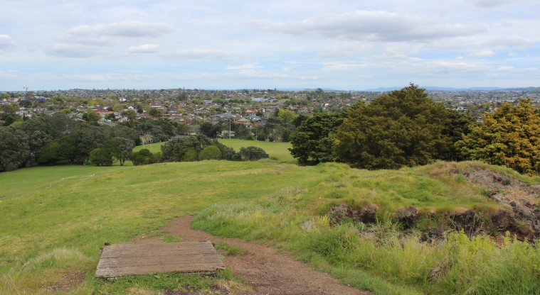Ōhuiarangi / Pigeon Mountain Path - View looking out across the sports field.