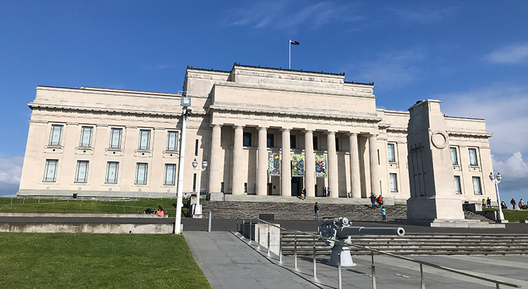 Pukekawa Gardens and Museum Path - War Memorial Museum.