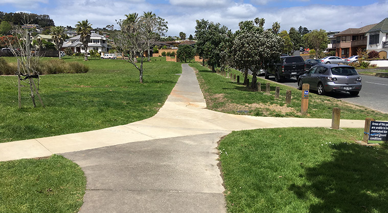 Red Beach Beginners Path - Start on the footpath on William Bayes Place.
