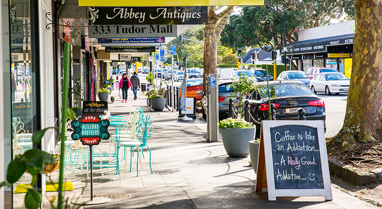 Remuera Loop Path - Cafes and shops on Remuera main street.
