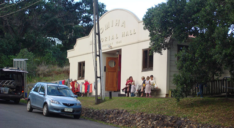 Rocky Bay Roads Path - The path starts at the Omiha Memorial Hall.