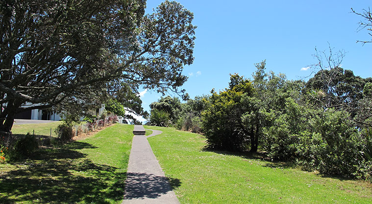 Rothesay to Browns Bay Path - Path runs up gentle slope.