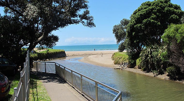 Rothesay to Browns Bay Path - Path runs around northern side of stream and across car park.