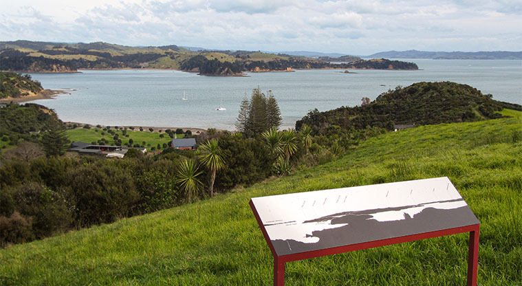 Rotoroa Island North Path - Silhouette signs show all the landmarks that can be seen from the North Tower.