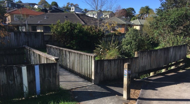 Stanmore Bay Path – Alternative starting point at Logan Lane Bridge.